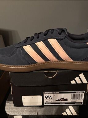adidas Breaknet Sleek Sneaker - Women's in Navy and Light Pink